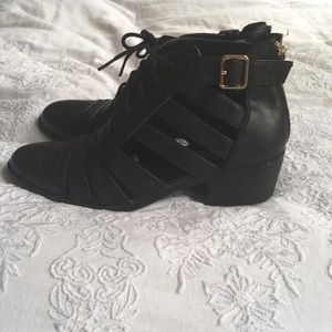 Steve Madden black fashion blooties